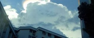 Copertina di Arcobaleno? Sì, ma “di fuoco”. Il raro (bellissimo) fenomeno nei cieli di Singapore