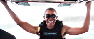 Copertina di Richard Branson lancia la sfida a Barack Obama: gara a due a kitesurf. E l’ex presidente USA stupisce tutti