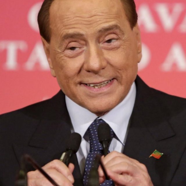 Silvio Berlusconi, la commovente lettera per i 50 anni del figlio Pier Silvio: “Sono molto orgoglioso di te”
