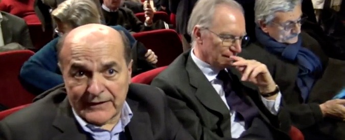 Copertina di Pd, Bersani: “Sostegno di Renzi a Gentiloni? Dovrà dirlo lui, non Emiliano”. Minoranza dem: “Problema politico, non di posti” 