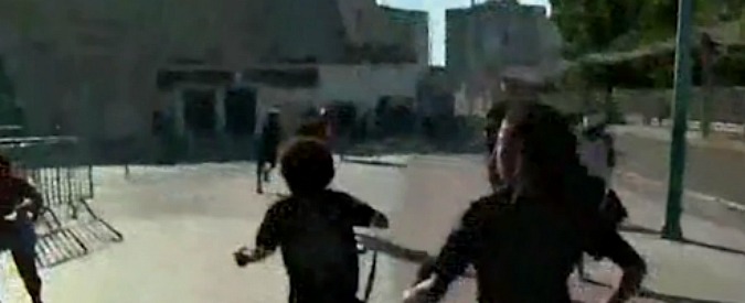 Copertina di Brasile, sparatoria davanti allo stadio scatena il panico in diretta tv