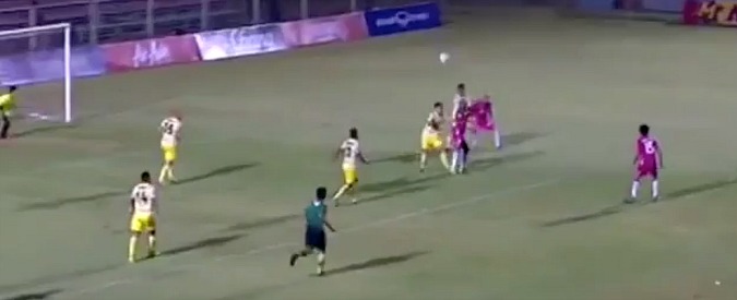 Copertina di Giù il cappello. Stop di petto e rovesciata: la conclusione di Sinama-Pongolle è epica