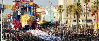 Copertina di Viareggio, al Carnevale debuttano Virginia Raggi e Luigi Di Maio. Ma la vera star è un’altra