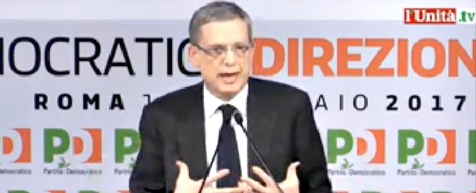 Copertina di Direzione Pd, Cuperlo e “le balene spiaggiate” del partito. A Renzi: “Non sei tu il mio avversario, è la destra”