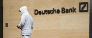 Copertina di Deutsche Bank, multa da 157 milioni negli Usa: “Ha violato leggi su cambio estero e attività di investimento”
