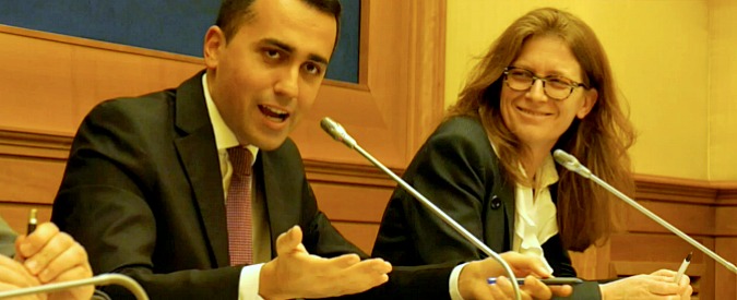 Copertina di Vitalizi, Di Maio: “Se scattano? Mi dicono sia impossibile rinunciare, posso impegnarmi a devolverlo nel 2050”