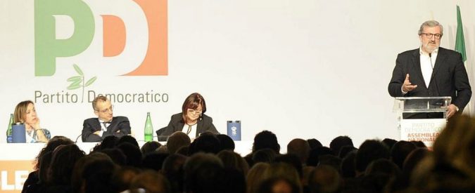 Scissione Pd, Emiliano: “Renzi così è soddisfatto. Ma io resto e mi candido”. Cuperlo: “Primarie a luglio”. No dai renziani