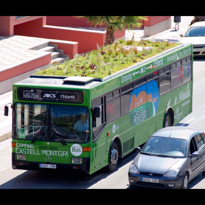 Copertina di Inquinamento, a Madrid si combatte con “giardinetti” sul tetto degli autobus – FOTO