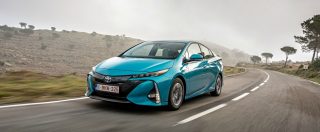 Copertina di Toyota Prius plug-in, la prova de Il Fatto.it – L’ibrida ricaricabile coi pannelli solari sul tetto – FOTO