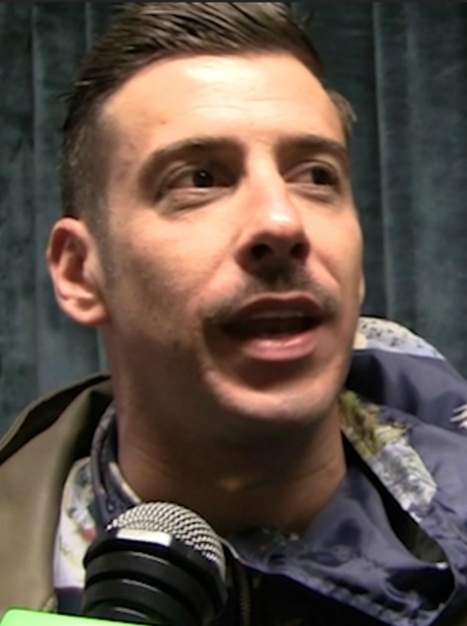 Copertina di Sanremo 2017, Francesco Gabbani torna all’Ariston da big: “Con me sul palco un gorilla ballerino”