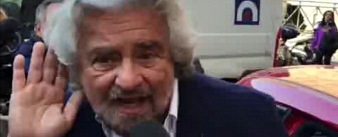 Copertina di Roma, Grillo: “Raggi? Deve ascoltare… con delle orecchie così può farcela”