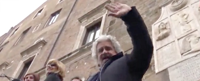 Copertina di Grillo benedice i giornalisti: “A volte me la prendo, ma senza di voi io non sarei niente”