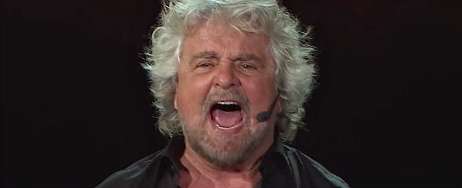 Copertina di Grillo sui transgender: “Donne col belino o uomini che parlano tanto”. Proteste su siti e social: “Squallido”