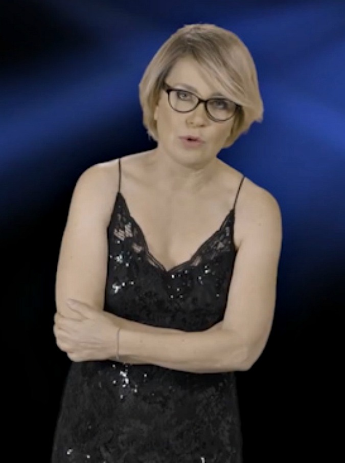 Copertina di Sanremo 2017, al Tg Porco speciale Festival con il messaggio di Maria De Filippi