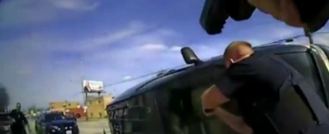 Copertina di Il sospettato tenta la fuga ma per lui finisce male. L’inseguimento sembra la scena di un film