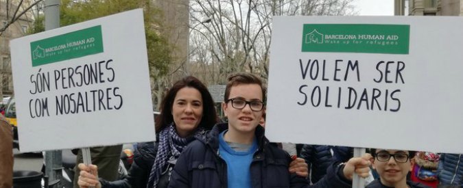 Copertina di Barcellona, com’è lontana l’Italia! Un mare di gente in strada in difesa dei rifugiati