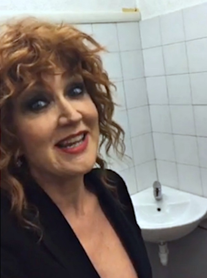 Copertina di Sanremo 2017, il ritorno di Fiorella Mannoia dopo 30 anni: “Paura? No…”