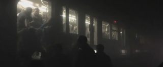 Copertina di Parigi, incendio nella metro a Place d’Italie. Panico tra i passeggeri: 2 feriti e traffico bloccato