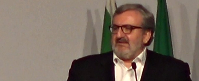 Copertina di Assemblea Pd, il tentativo di Emiliano: “Renzi, noi a un passo dalla soluzione”. Giacomelli: “E’ sosia del governatore?”