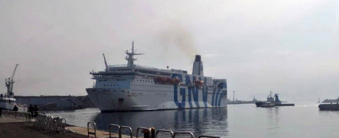 Copertina di Palermo, incendio divampa su un traghetto Snav Toscana: tutti in salvo i 113 passeggeri
