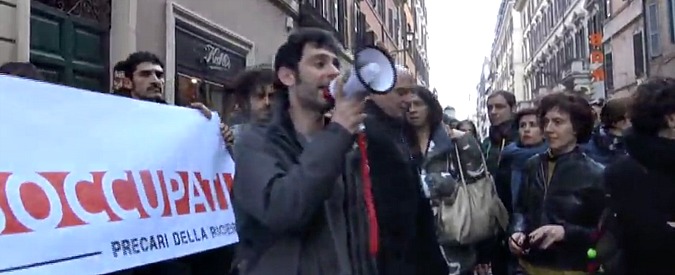 Copertina di Roma, la protesta dei precari Istat: “Dal 2011 solo promesse. Siamo ostaggi delle correnti del PD”