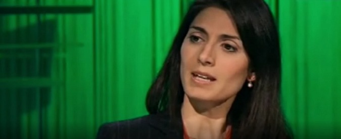 Copertina di Raggi a Mentana: “Dimissioni? Assolutamente no. Io completamente all’oscuro di questa vicenda”