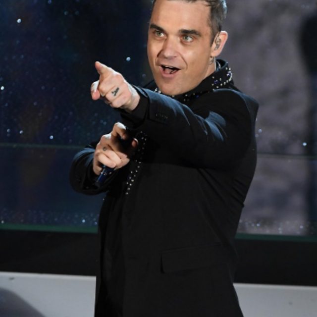 Robbie Williams: “Nella mia casa c’era un’energia oscura, sentivo il suono di passi sulle scale”