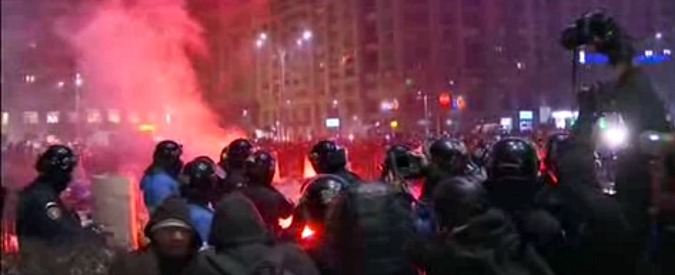 Copertina di Romania, oltre 200 mila persone in piazza contro la corruzione. Feriti e decine di arresti