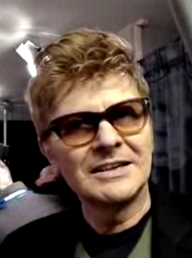 Copertina di Festival di Sanremo 2017, Ron in zona retrocessione. La sua delusione: “Vado avanti”