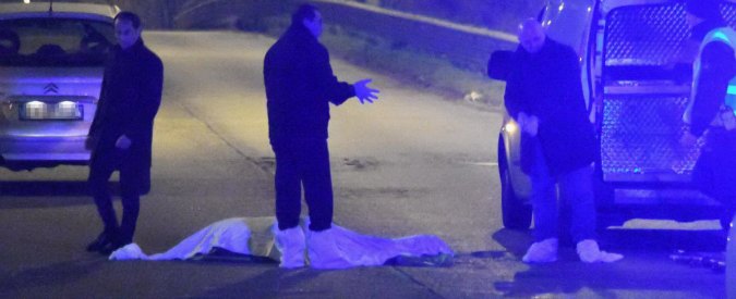 Milano, si slaccia cintura e si lancia da auto: 17enne travolta e uccisa da tir