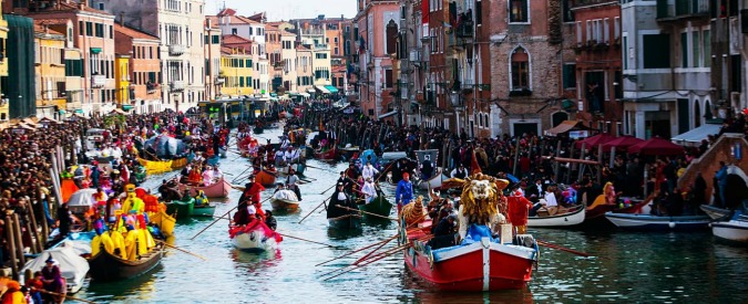 Venezia a rischio per i troppi turisti: il governatore Zaia vuole il numero chiuso