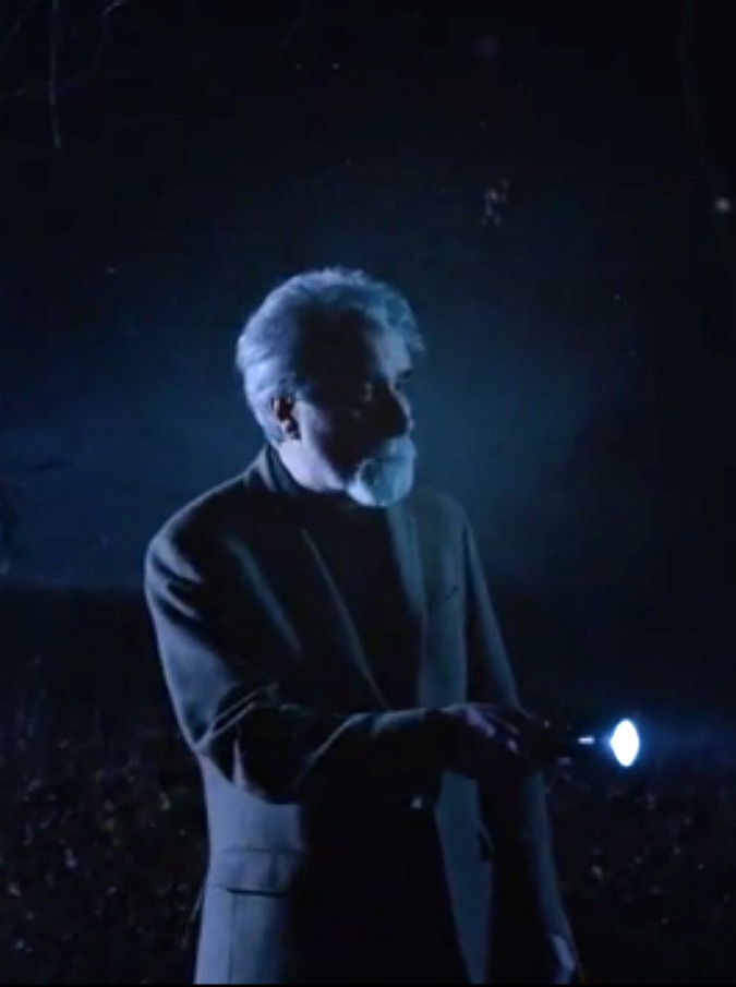 Copertina di Sanremo 2017, Peppe Vessicchio testimonial per Netflix. E “Stranger Things” diventa “Free Vessicchio”