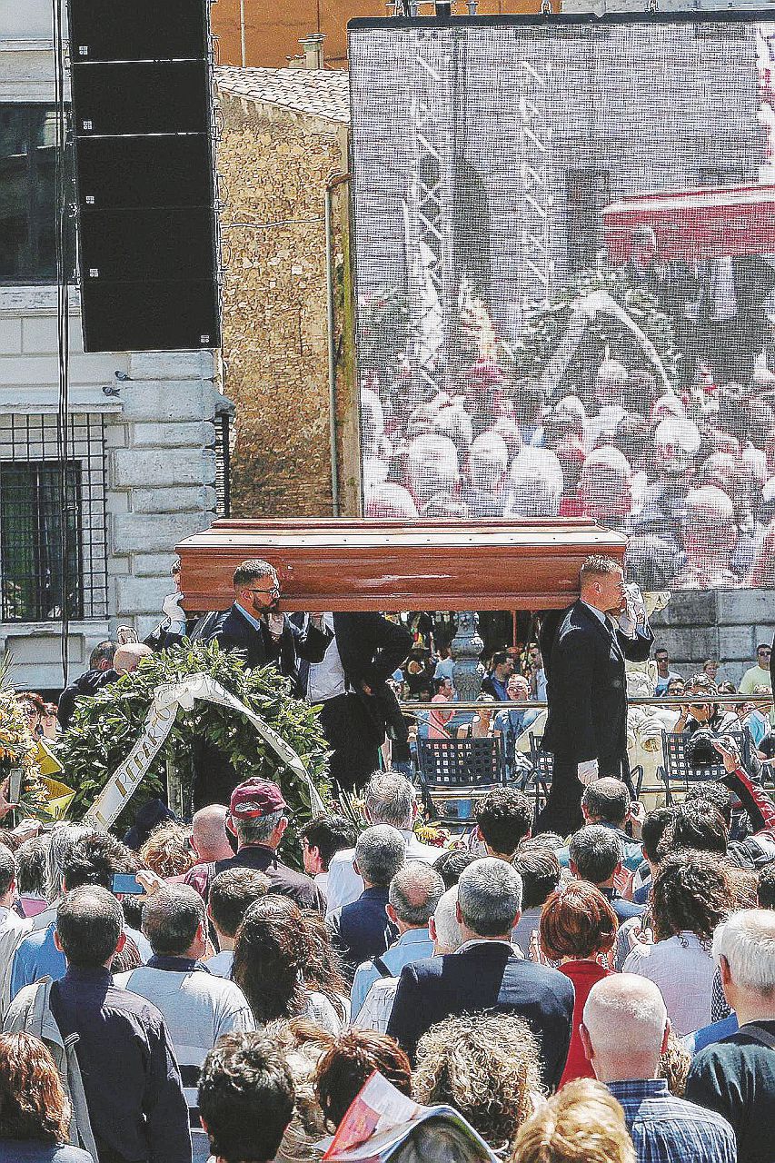 Copertina di Scelte “Radicali”: Sede e radio vietate a Bonino e Cappato