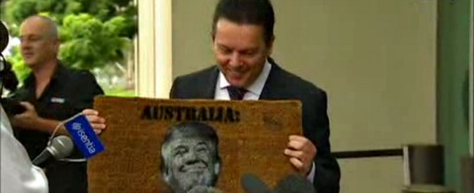 Copertina di Australia, il messaggio del senatore a Trump: “Non siamo il tuo zerbino”