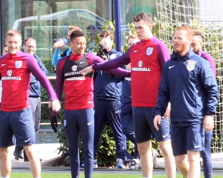 Copertina di Calcio, è Lingard o Michael Jackson? Le mosse del calciatore dell’Inghilterra prima dell’amichevole