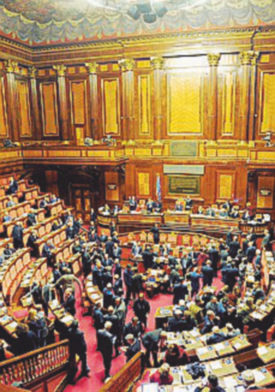 Vitalizi, Di Maio minaccia: “Popolo sotto al Parlamento” Vitalizi, Di Maio minaccia: “Popolo sotto al Parlamento”