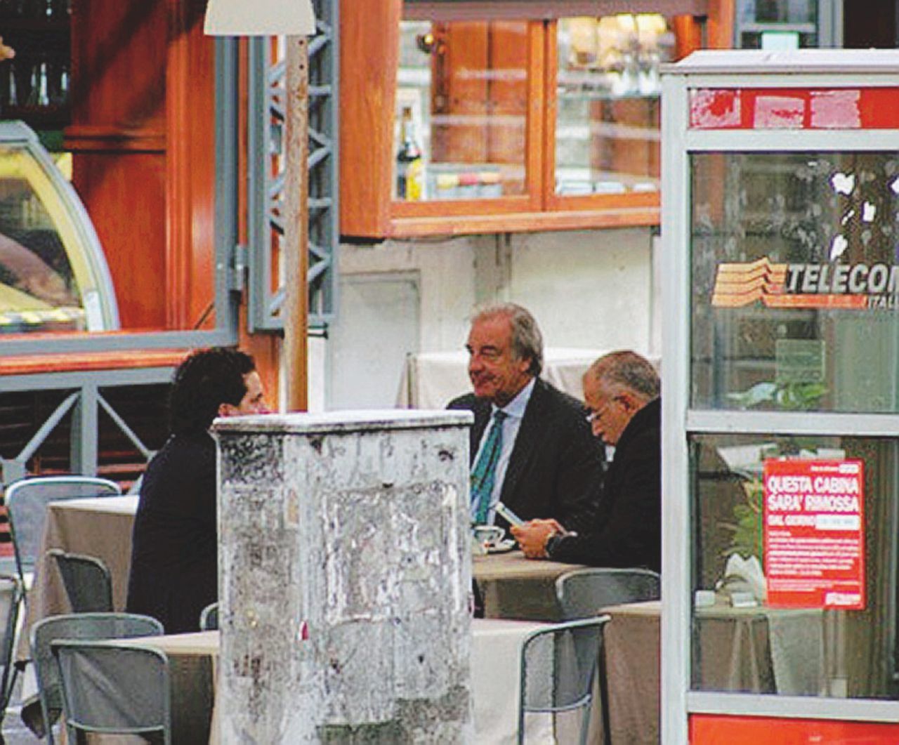 Stazione Termini - L’incontro di Carlo Russo, pedinato dai carabinieri, con i responsabili di Grandi Stazioni L’affare Grandi Stazioni, Russo tentò il colpo e voleva un cocopro: “A me il 2-3 per cento”