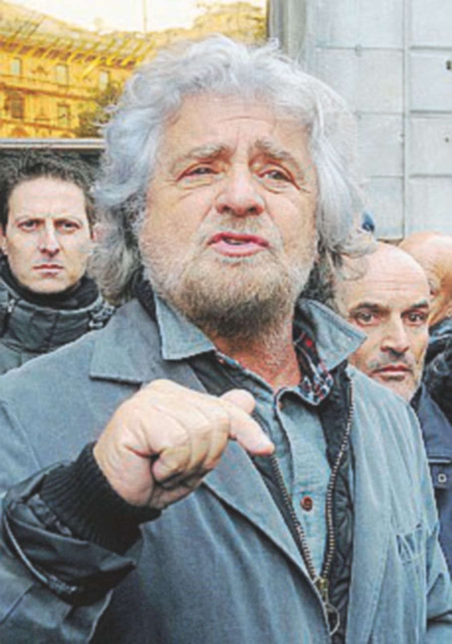 Grillo contro Renzi: “Menomato morale”. E lui: “Sciacallo” Grillo contro Renzi: “Menomato morale”. E lui: “Sciacallo”