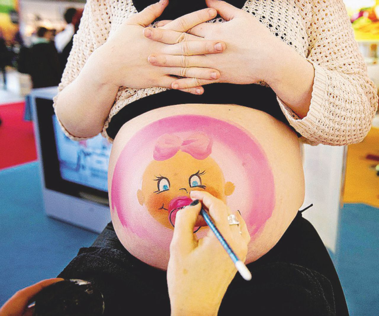 Copertina di Mamme sottosopra: la gravidanza non è un pranzo di gala