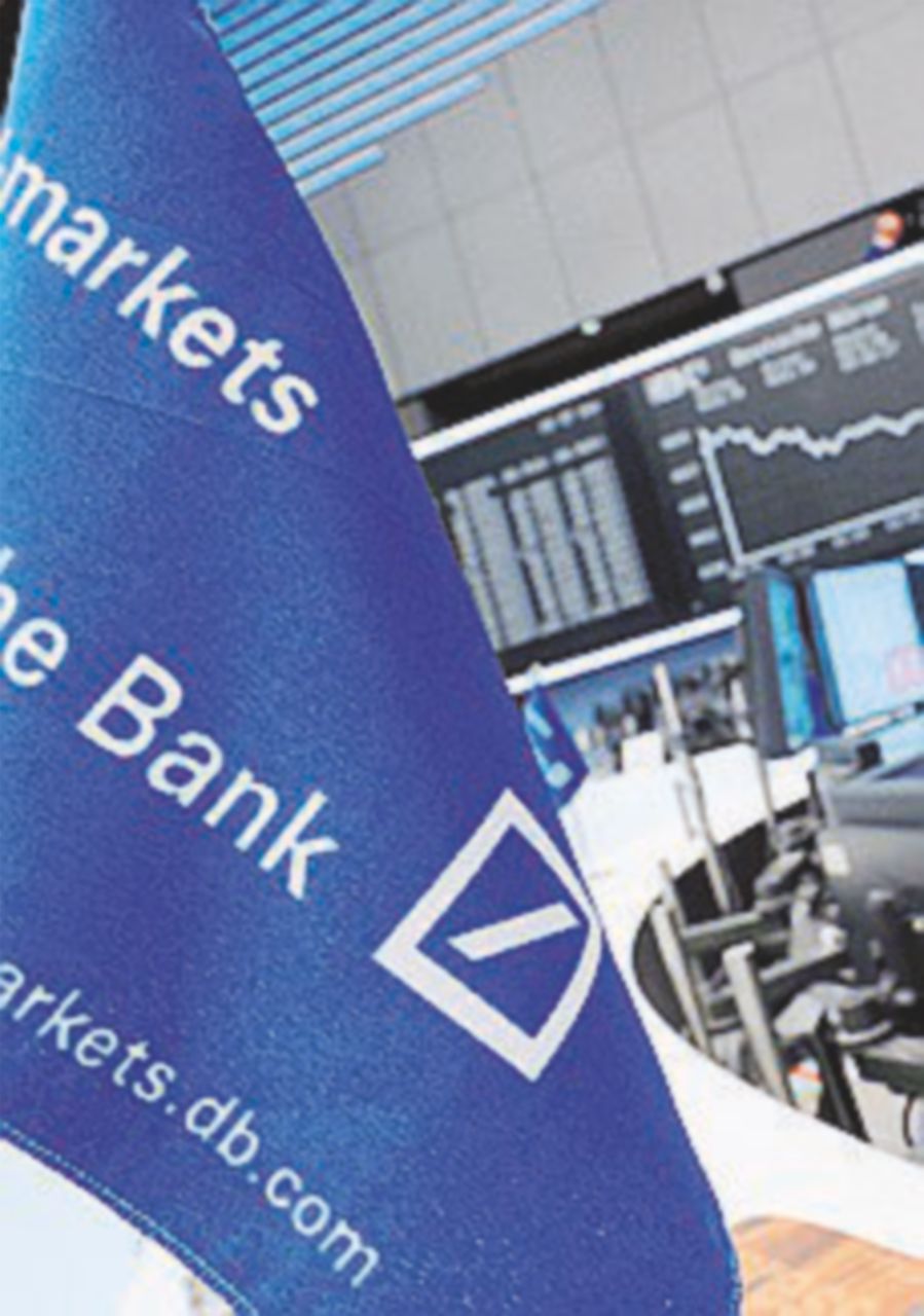 Deutsche bank, crollo in Borsa dopo l’ok alla ricapitalizzazione Deutsche bank, crollo in Borsa dopo l’ok alla ricapitalizzazione