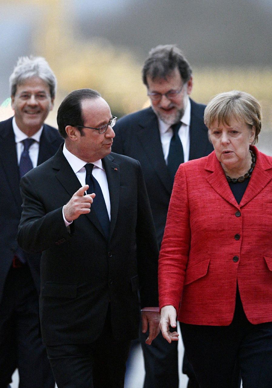 Vertice a 4 sull’Europa a Versailles: “Unione va bene a più velocità” Vertice a 4 sull’Europa a Versailles: “Unione va bene a più velocità”