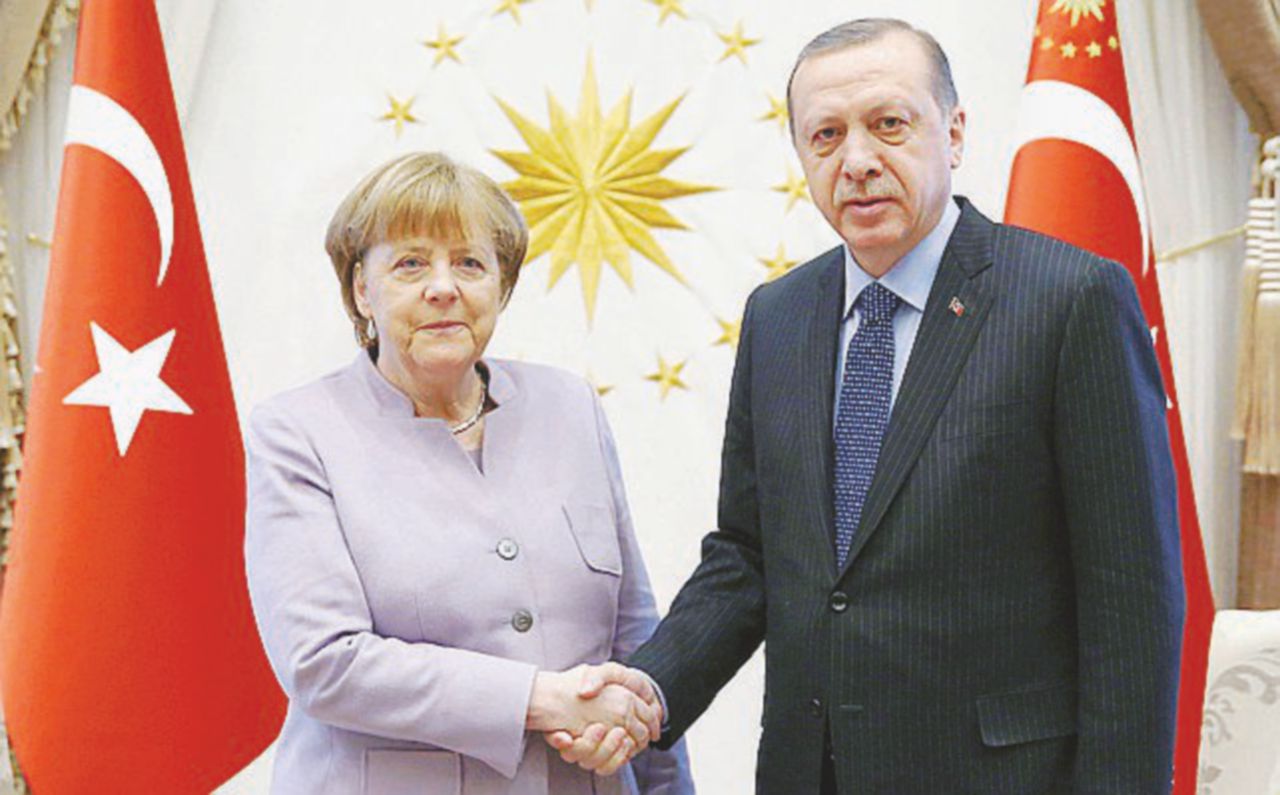 Senza sorrisi - La cancelliera Angela Merkel con Erdogan in Turchia - Ansa C’eravamo tanto amati: la fine dell’idillio Erdogan-Fräu Merkel