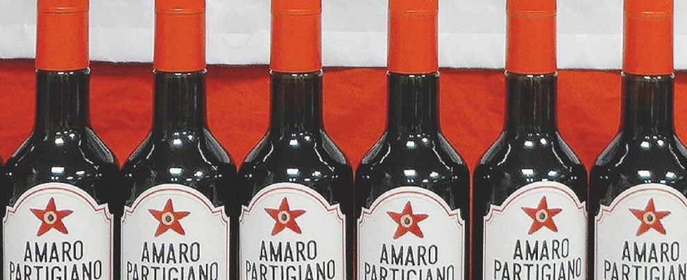 Bottiglie “di parte”. L’Amaro della Resistenza e le erbe con cui viene preparato L’Amaro della Resistenza che salva i posti di lavoro