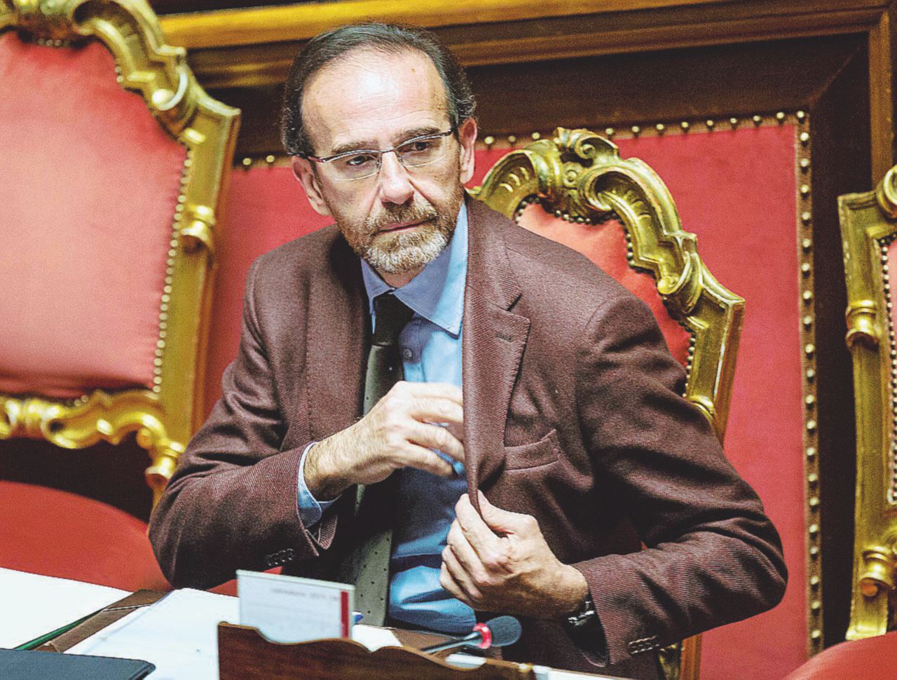 Il viceministro Riccardo Nencini L’Ue contro i rimborsi pazzi. Nencini già salvo (è prescritto)