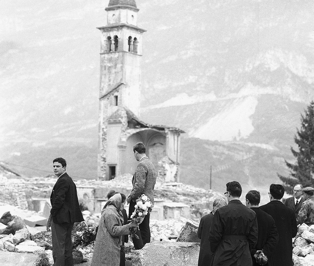 Copertina di Paolo e Carlotta, dialoghi su un cinico cronista al Vajont