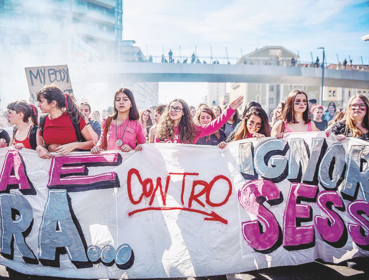 Copertina di 8 marzo, il mondo delle donne: cortei, slogan (e qualche disagio)