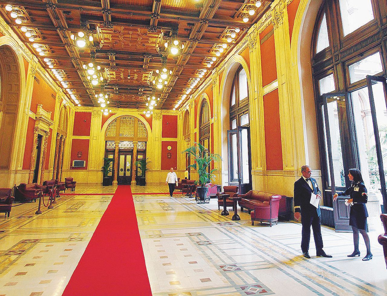 Off limits - Davanti l’aula via i lobbisti - Ansa Alla Camera i lobbisti sul registro: un primo passo che serve a poco