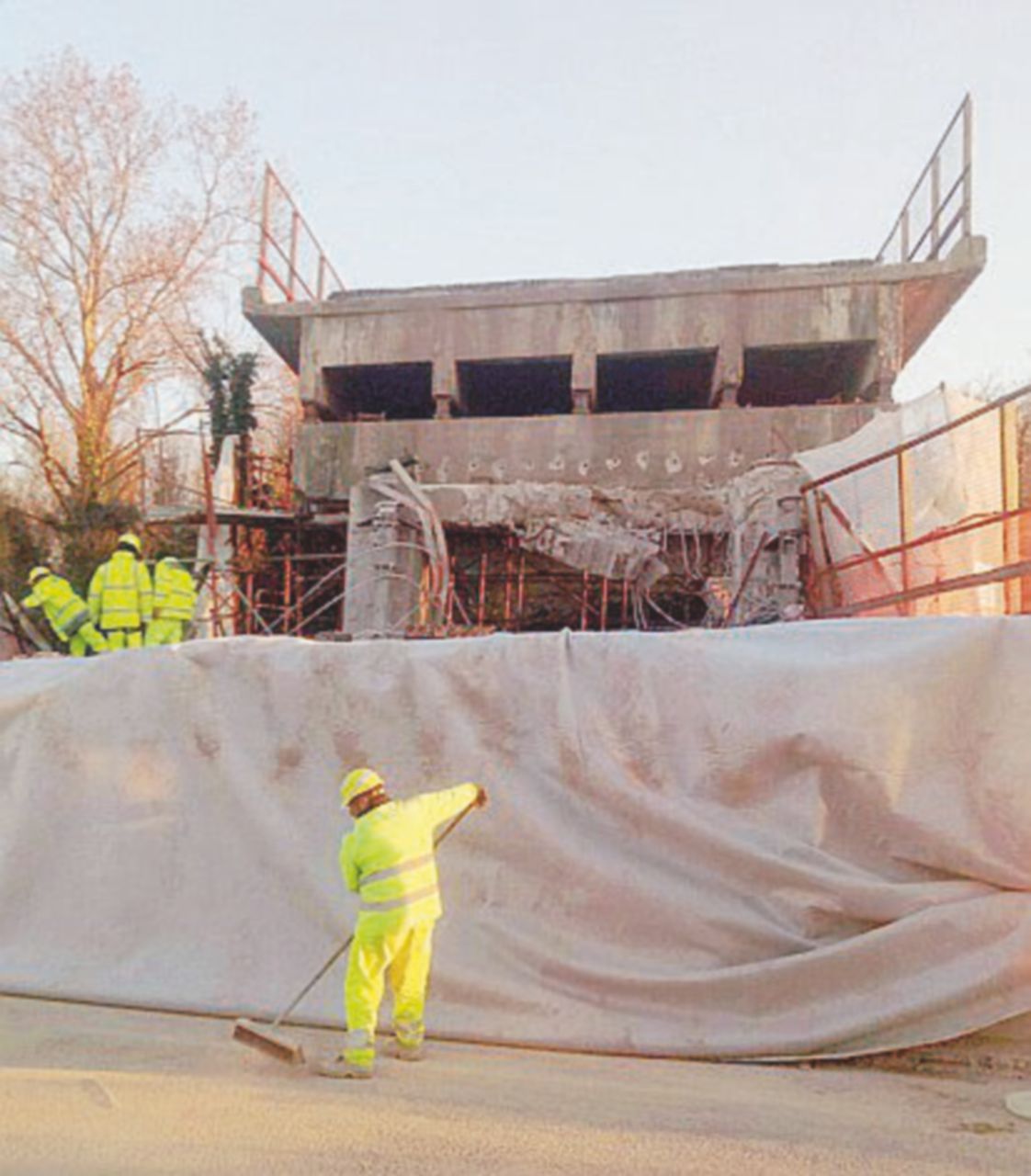 - Sulla A14 dopo il crollo - Ansa “È errore umano”. Operai feriti e mazziati
