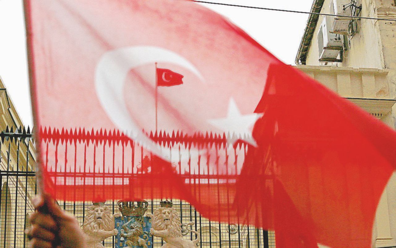 Erdogan urla all’Europa per prendersi il voto Erdogan urla all’Europa per prendersi il voto