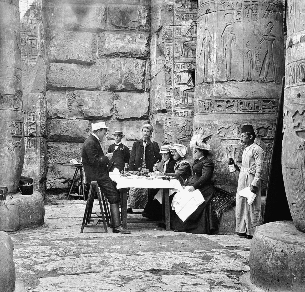 Scatti d’epoca - Le fotografie e i documenti delle spedizioni italiane del M.A.I. in Egitto L’Indiana Jones con le ghette che creò un museo